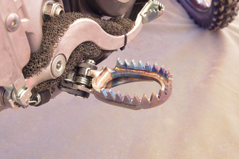 Honda Crf 1100 L Africa Twin Adventure Sports [SCAR] - Titanium footrests self-cleaning