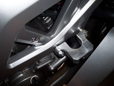 Suzuki SV 650 S ABS [2007-2012] - Aero-Crash-Protektoren (Schwingenlagerung) Schwarz Suzuki SV650 Full Faired