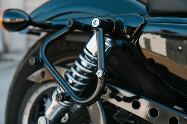 Harley-Davidson XL 883 L [2020] – SLC Seitenträger links