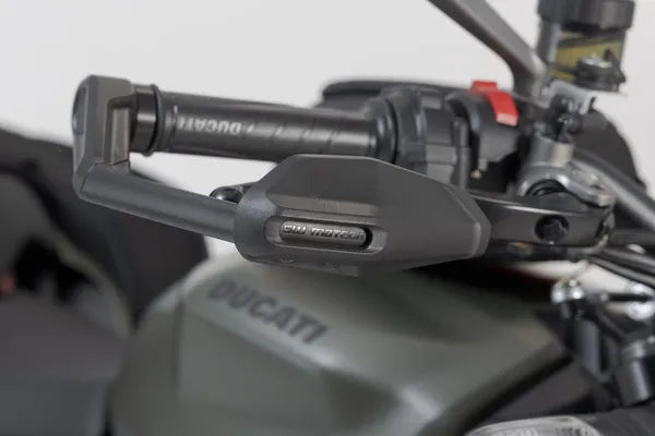 Triumph Daytona 955 [SW-MOTECH] – lever guards with wind protection