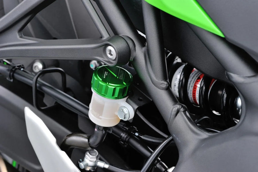 Kawasaki Z 650 [Daytona]-rear main cylinder cover