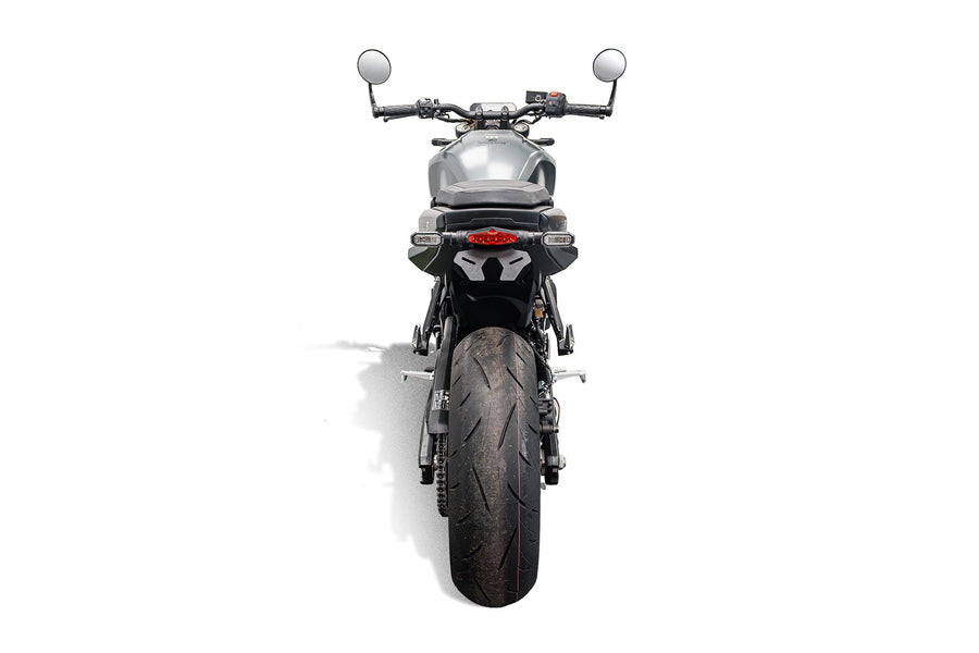 Suzuki GSX-8T [2025+] - Kennzeichenhalter mit rotem LED-Rücklicht