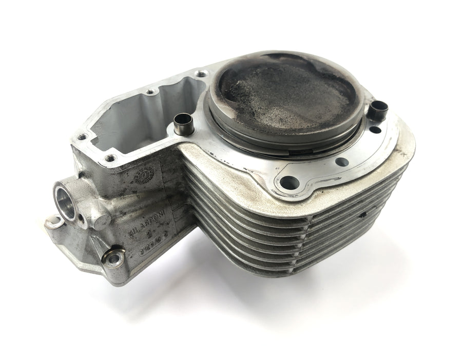 BMW R 1150 R R21 [2001] - cylinder with piston on the right