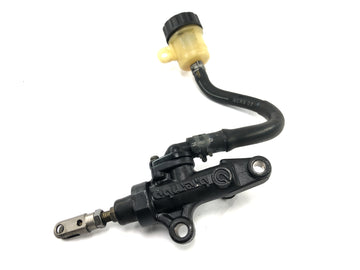 Yamaha YZF R1 RN09 [2002] - Rear brake pump brake cylinder master cylinder
