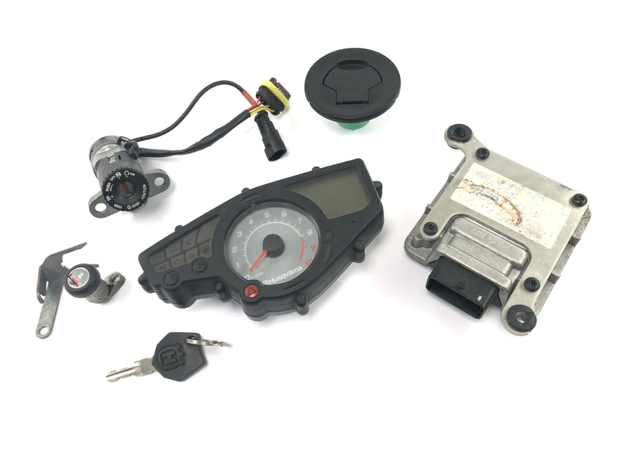 Husqvarna TR 650 Strada A8 [2012] - Schlosssatz Tacho Kombiinstrument CDI Zündschloss Tankschloss