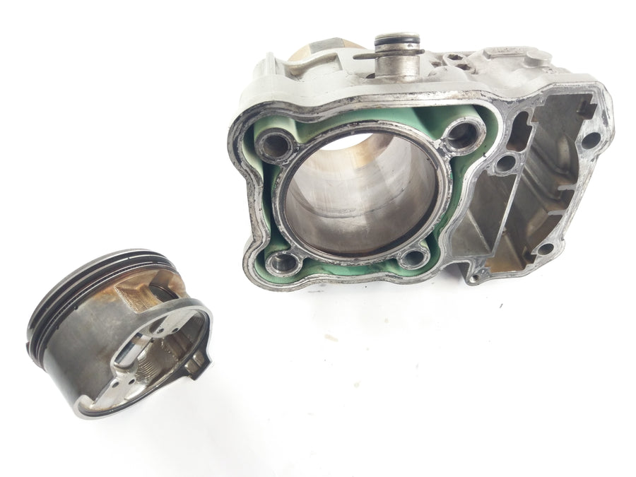 Honda XRV Africa Twin 750 RD07 [1997] - Cylinder with piston