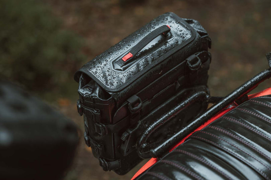 [SW-MOTECH] - SysBag WP M with adapter plate on the left – Figure 4