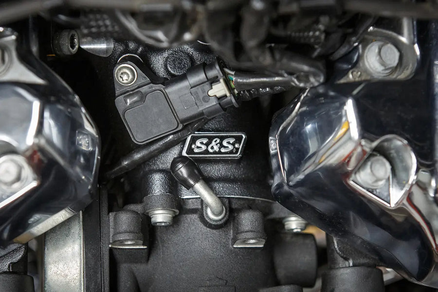 Harley-Davidson FLFBS 1923 Softail Fat Boy 117 [2025] - CNC-gefräster 55 mm Ansaugkrümmer – Bild 2