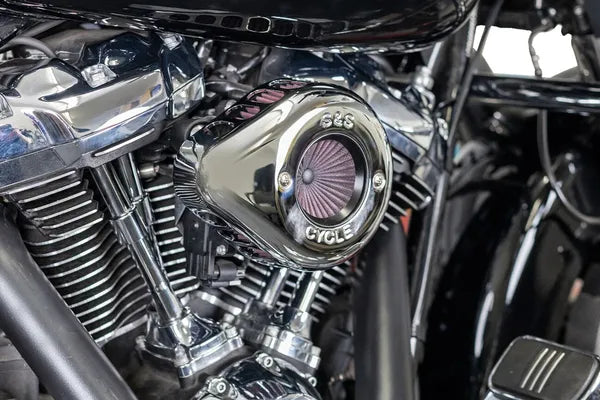 Harley-Davidson FLRT 1868 Freewheeler 114 [2022-2023] - Air Stinger Stealth Luftfiltersatz – Oberfläche: Verchromt – Bild 10