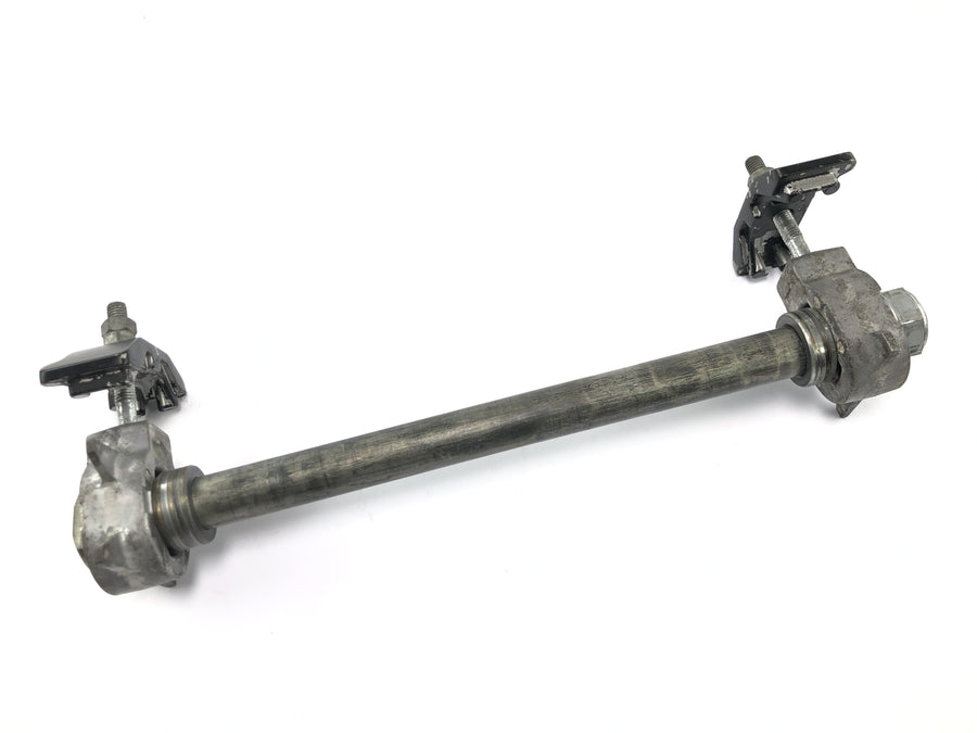 Yamaha MT07 RM04 [2014] - Rear wheel axle axle wheel axle with chain tensioner