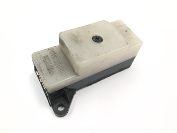 Suzuki GSX R 1100 GU74C [1987] - Fuse box power source