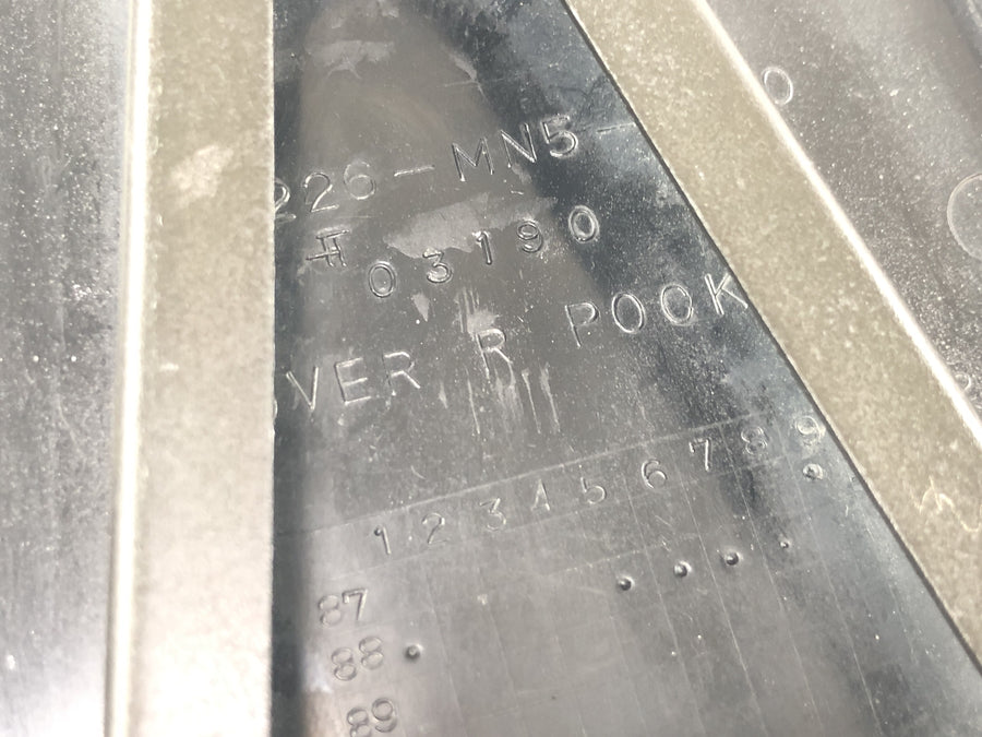 Honda GL 1500 Goldwing SC22 [1993] - Storage compartment lid on the right