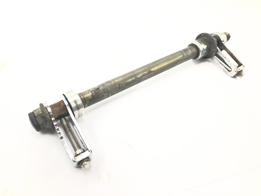 Triumph Speedmaster 900 [2003] - Rear wheel axle Wheel axle with rear axle tensioning device