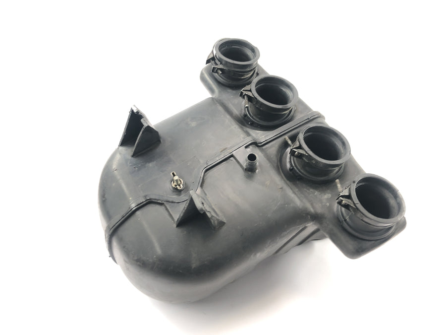 Suzuki GSX R 1100 GU74C [1987] - air filter box air filter housing air box airbox