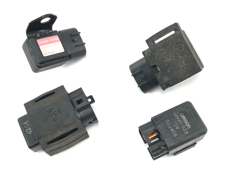 Suzuki GSX R 1000 WVBZ K3 [2003] - sensors and relays mixed lot