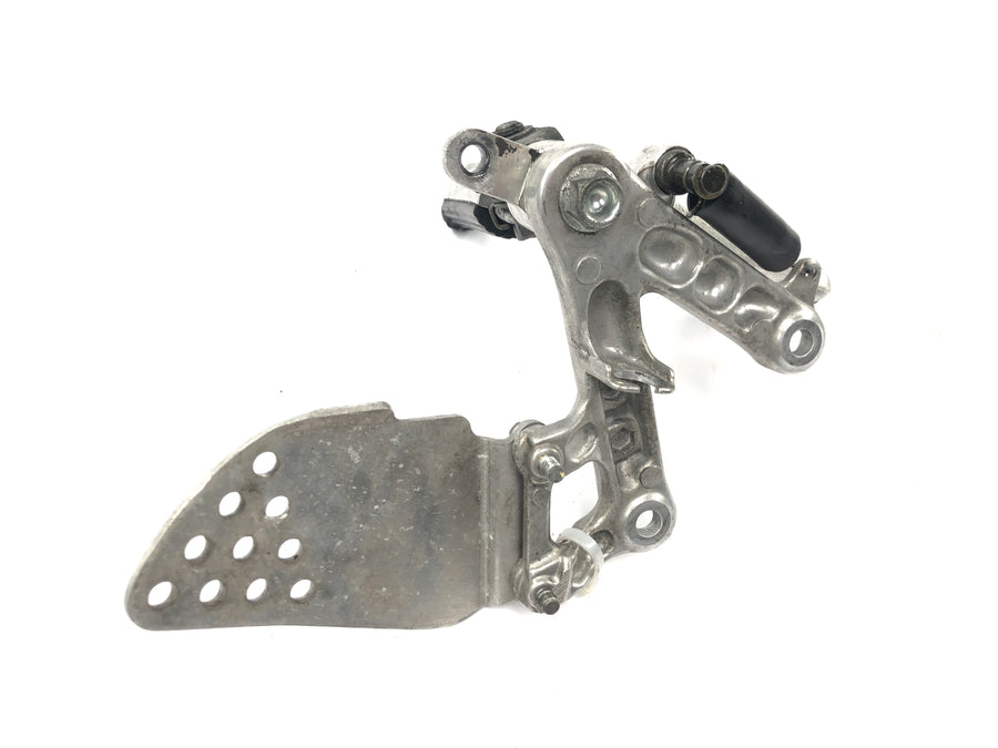 Honda CBR 900 RR SC28 [1995] - driver's footrest right footrest system footrest right with brake pedal