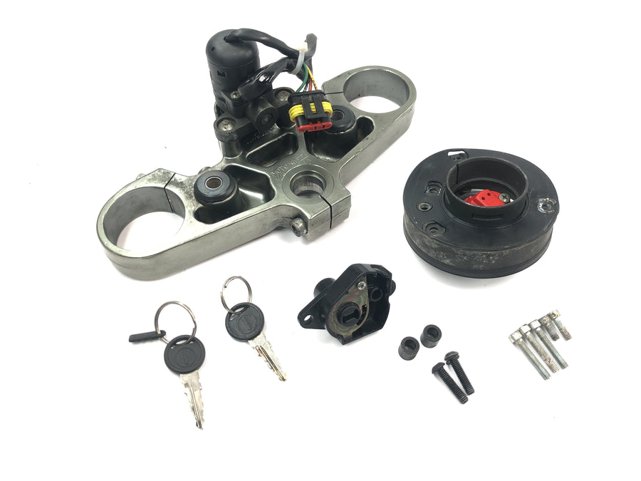 Moto Guzzi V10 Centauro [1998] - Lock set ignition lock with fork bridge at the top of the tank cap
