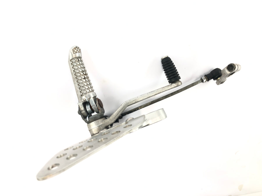 Suzuki GSX R 1000 WVBZ K3 [2003] - Footrest system driver's left footrest holder with shift lever