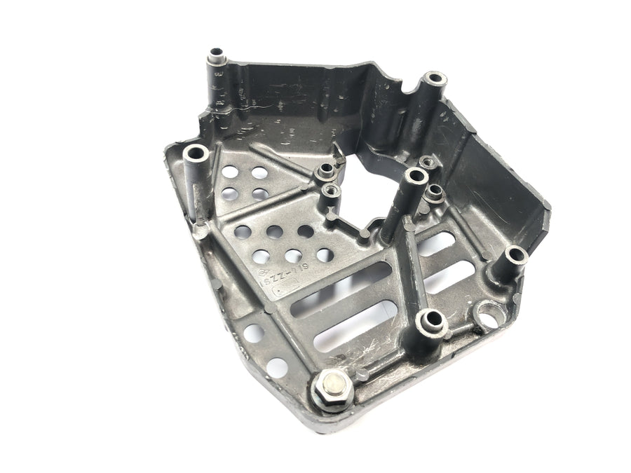 Suzuki GSX R 1100 GU74C [1987] - sprocket cover engine cover