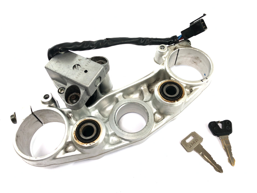 Yamaha TT 600 E 4GV [1995] - Fork clamp at the top fork clamp with ignition lock