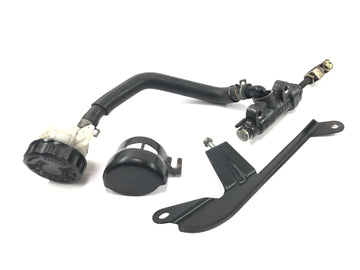 Triumph Speedmaster 900 [2003] - Rear brake pump Rear brake pump with holder