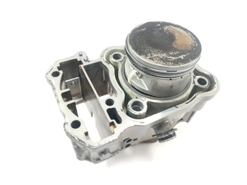 Honda XRV 750 Africa Twin RD04 [1992] - cylinder with piston at the front