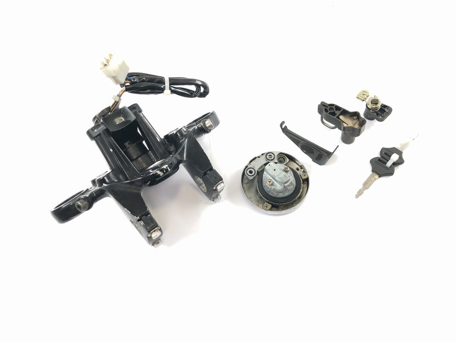 Kawasaki W 650 EJ650A [1999] - Lock set with fork bridge at the top, tank lock, ignition lock