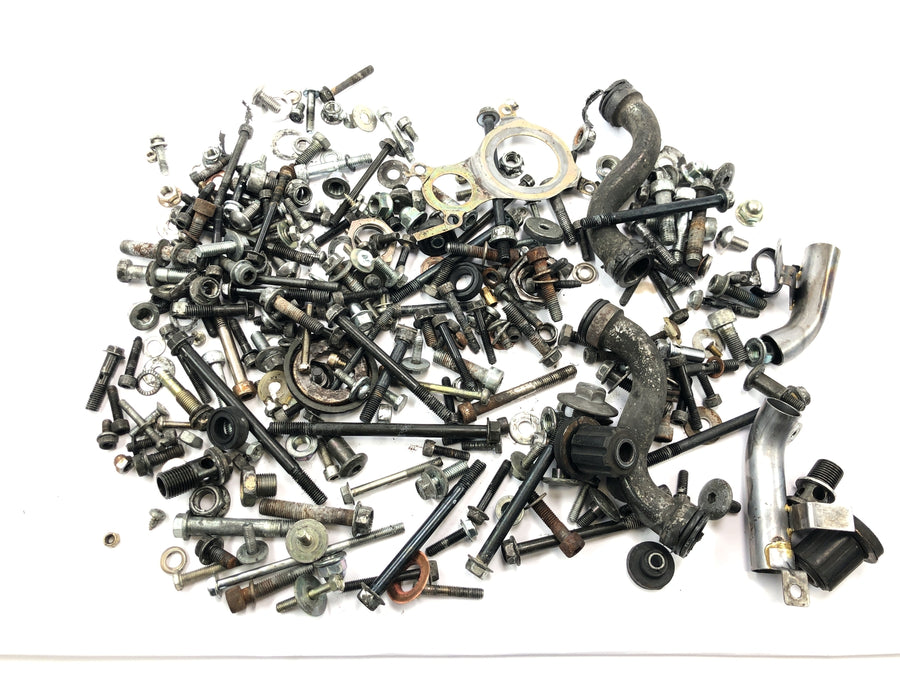 Suzuki GSX R 1100 GU74C [1987] - remaining parts and screws mixed lot of small parts