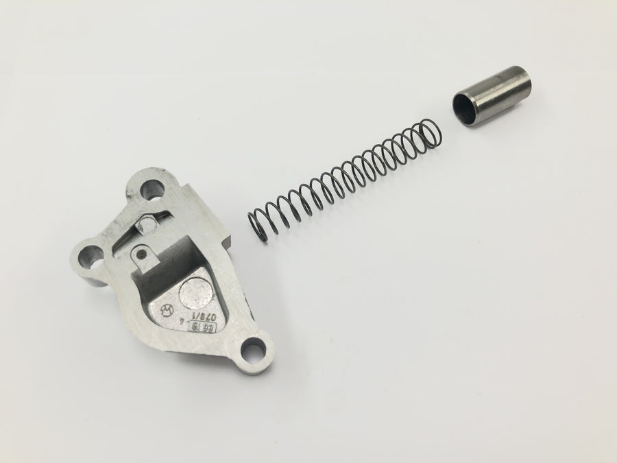 BMW R 1150 R R21 [2001] - Chain tensioner oil pump