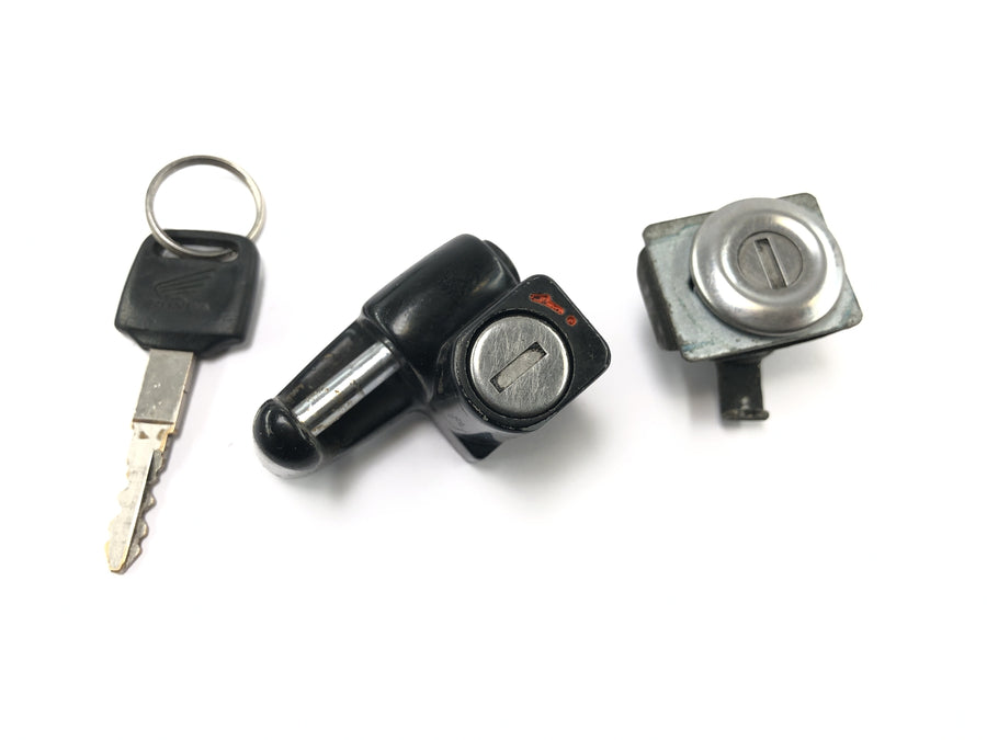 Honda XRV 750 Africa Twin RD04 [1992] - Lock set ignition lock tank lock fork bridge top