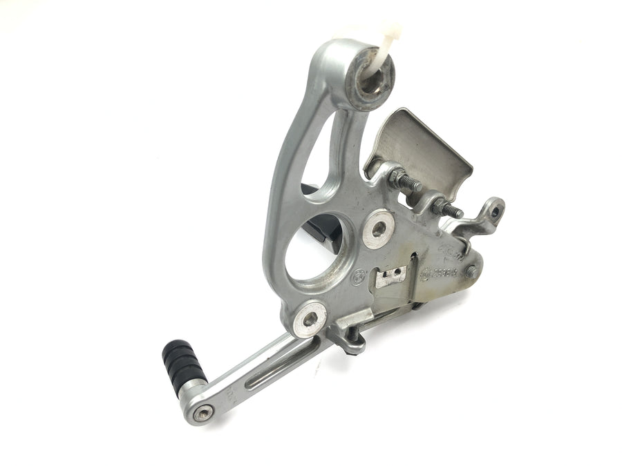 BMW R 1150 R R21 [2001] - Driver's right footrest system with brake pedal
