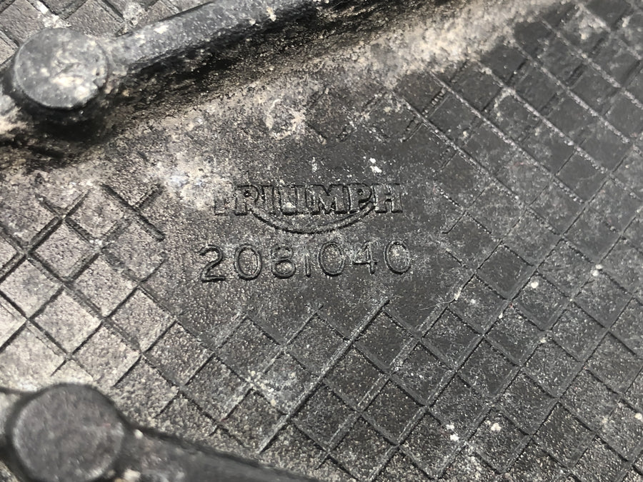 Triumph Speedmaster 900 [2003] - Pillion footrest rear right footrest