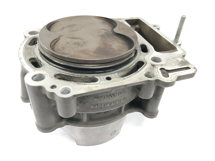 KTM 950 Adventure LC8 [2004] - cylinder with piston at the front