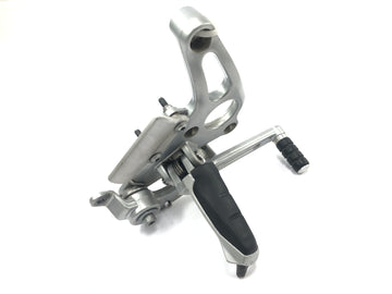 BMW R 1150 R R21 [2001] - Driver's right footrest system with brake pedal