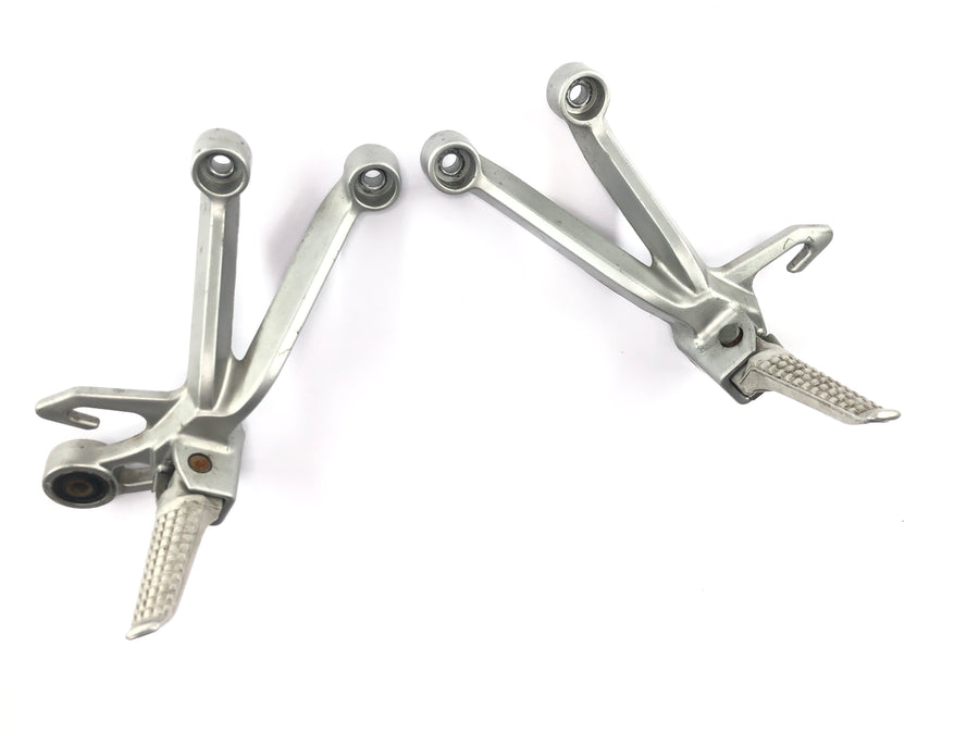 Suzuki GSX R 1000 WVBZ K3 [2003] - passenger footrests with bracket left and right pair
