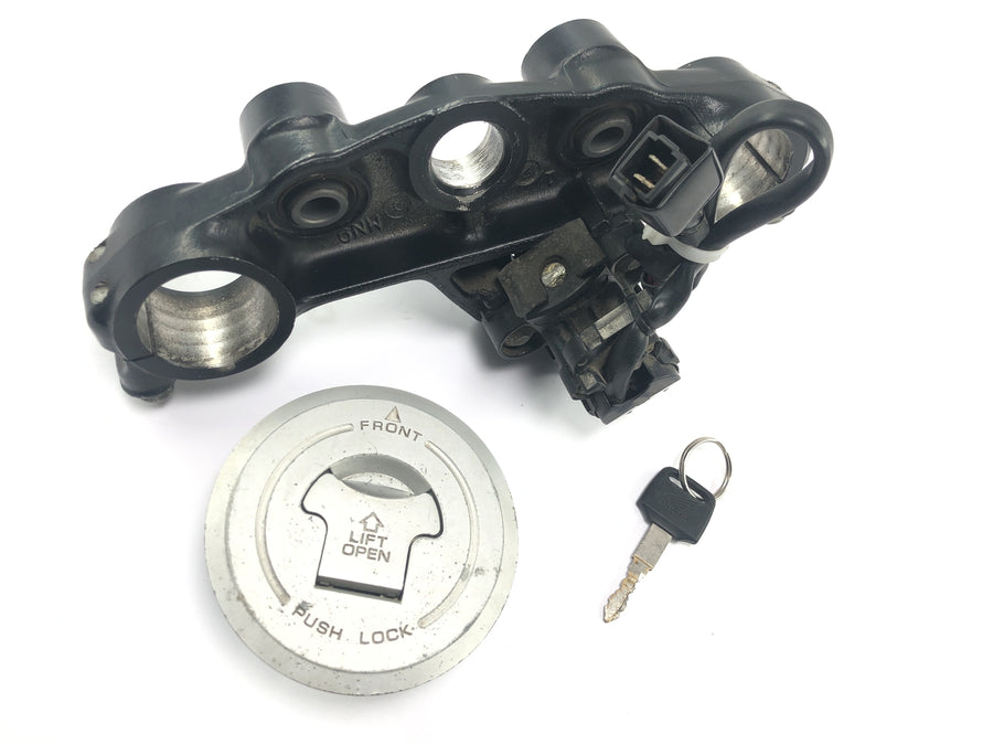 Honda NX 650 Dominator RD02 [1994] - Ignition lock fork bridge at the top with tank lock