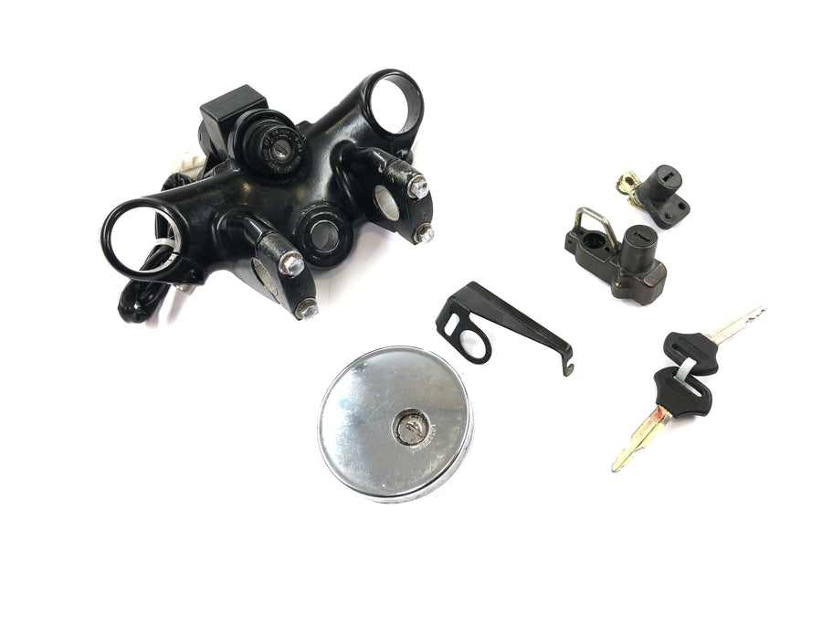 Kawasaki W 650 EJ650A [1999] - Lock set with fork bridge at the top, tank lock, ignition lock