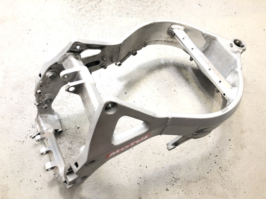Honda CBR 900 RR SC28 [1995] - Frame main frame chassis aluminum frame with papers