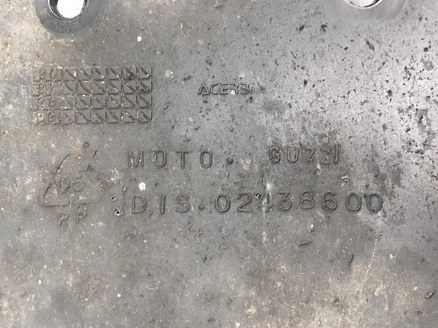 Moto Guzzi V10 Centauro [1998] - Rear license plate holder splash guard