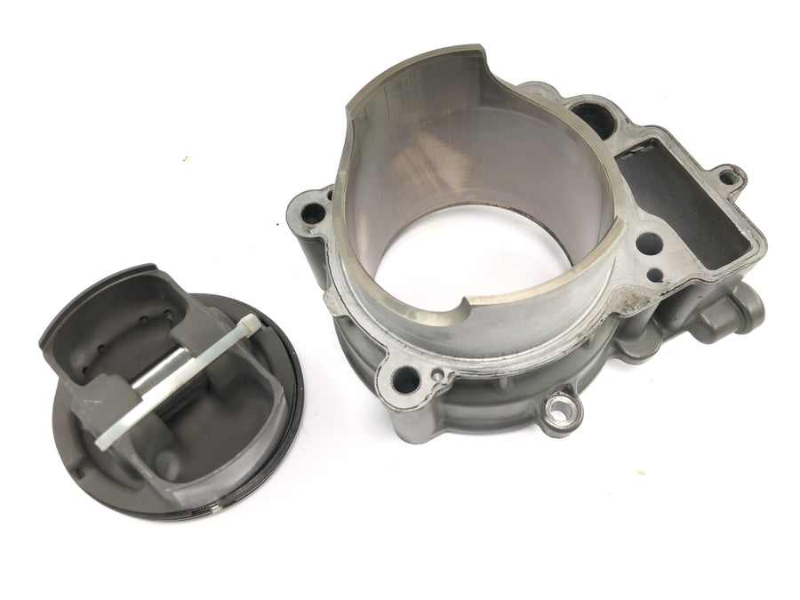 KTM 950 Adventure LC8 [2004] - Cylinder with rear piston