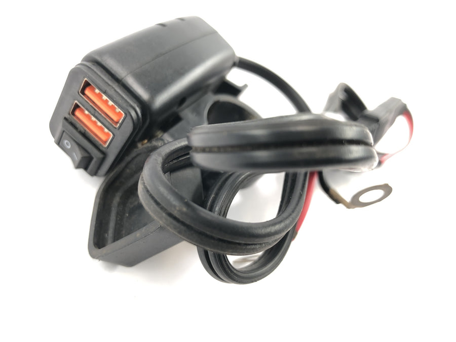 Yamaha XV 1600 Wild Star VP08 [2002] - USB charging socket double USB socket