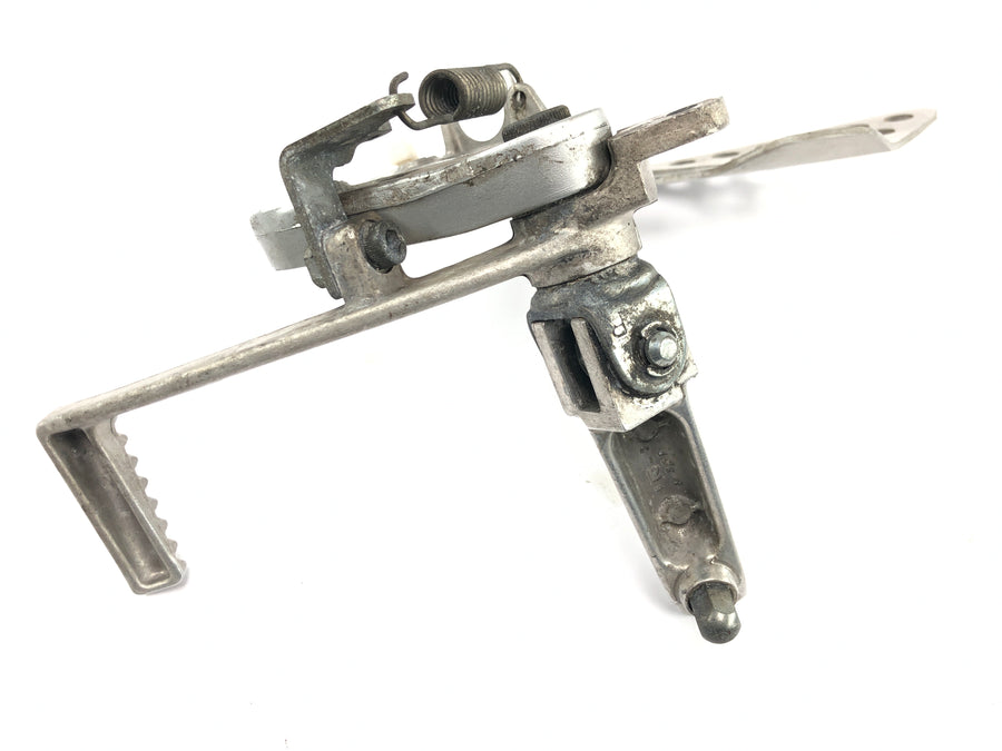 Suzuki GSX R 1000 WVBZ K3 [2003] - Footrest system driver's right footrest holder with brake pedal