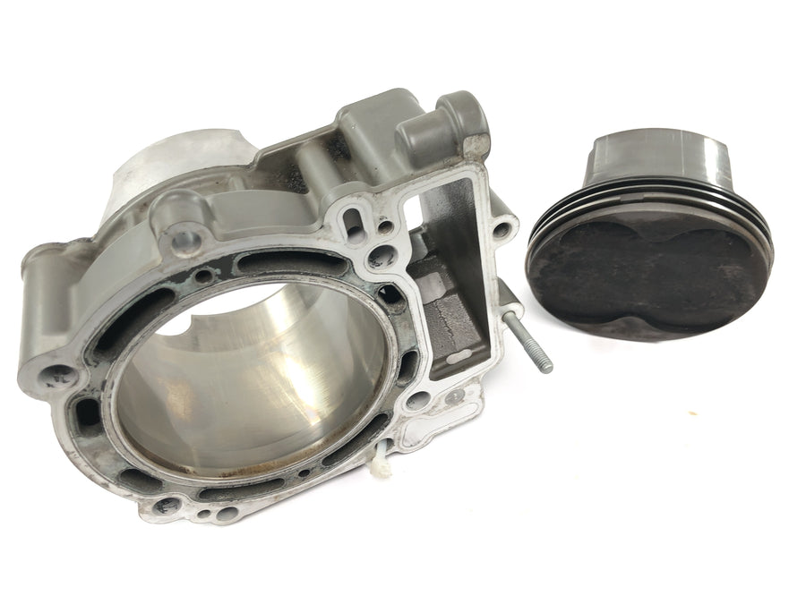 KTM 950 Adventure LC8 [2004] - Cylinder with rear piston