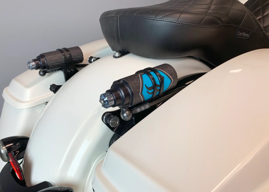Harley-Davidson FLHRXS 1868 Road King Special 114 [2025] - REVO ARC Remote Reservoir Außenbefestigung – Bild 2