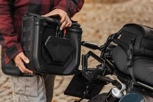 Yamaha XSR 700 [SW-MOTECH] – V-LOC Legend Gear side bag (11 liters)
