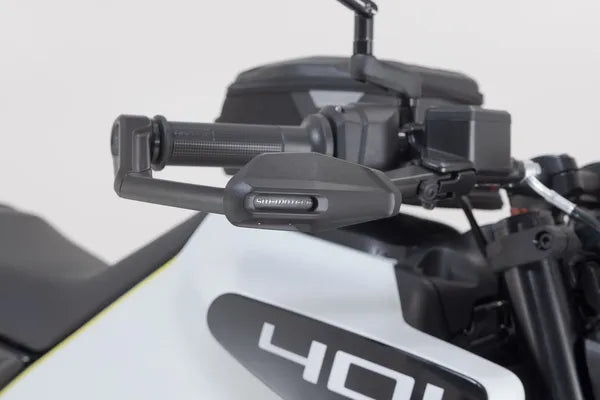 Svartpilen 401 [SW-MOTECH] – lever protectors with wind protection