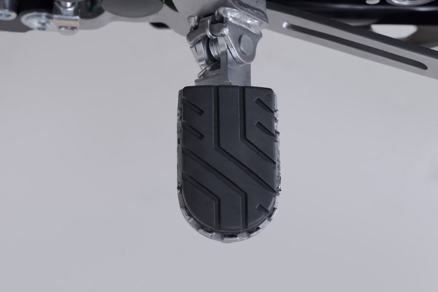 [SW-MOTECH] - ION footrest kit, silver/black, version FRS.08.011.10500/S – picture 4