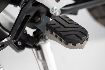Triumph Scrambler 1200 XE [2022-2024] - ION Fußrasten-Kit – Bild 1