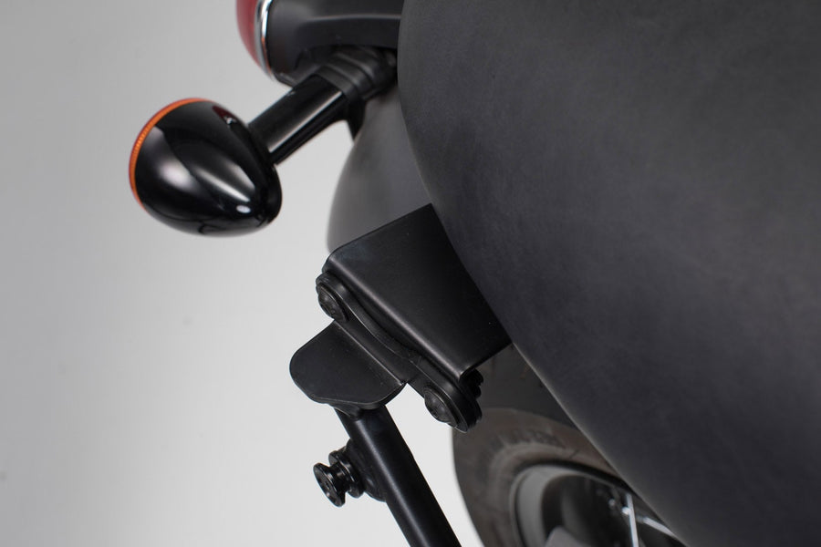 Triumph Bonneville 900 T 100 [2022-2026] - Adapter für SLC/V-LOC Seitenträger links – Bild 1