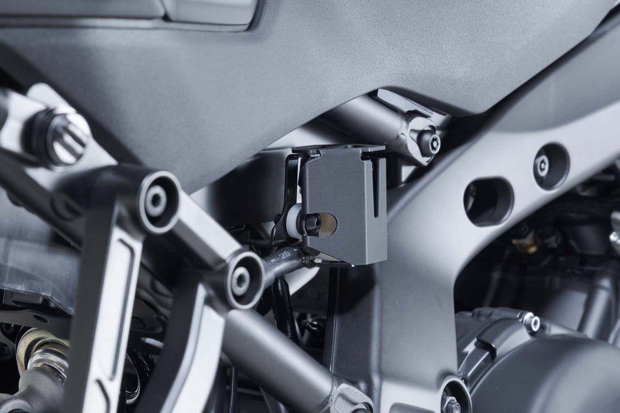 Yamaha Tracer 9 Y-AMT [2025] - Brake fluid reservoir protection - picture 2